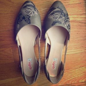 Beautiful butterflies Goby slip ons